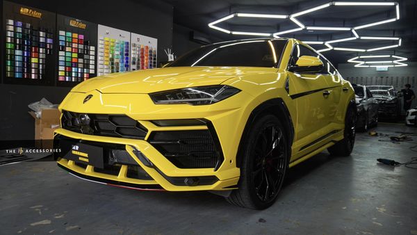 Lamborghini Urus Dry Carbon Interior & Carbon Steering Wheel