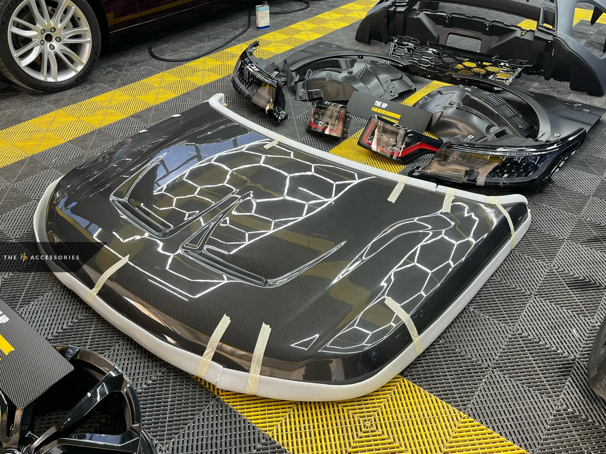 Range Rover Sport 1:1 SVR Facelift Full Conversion Set – The HP Accessories