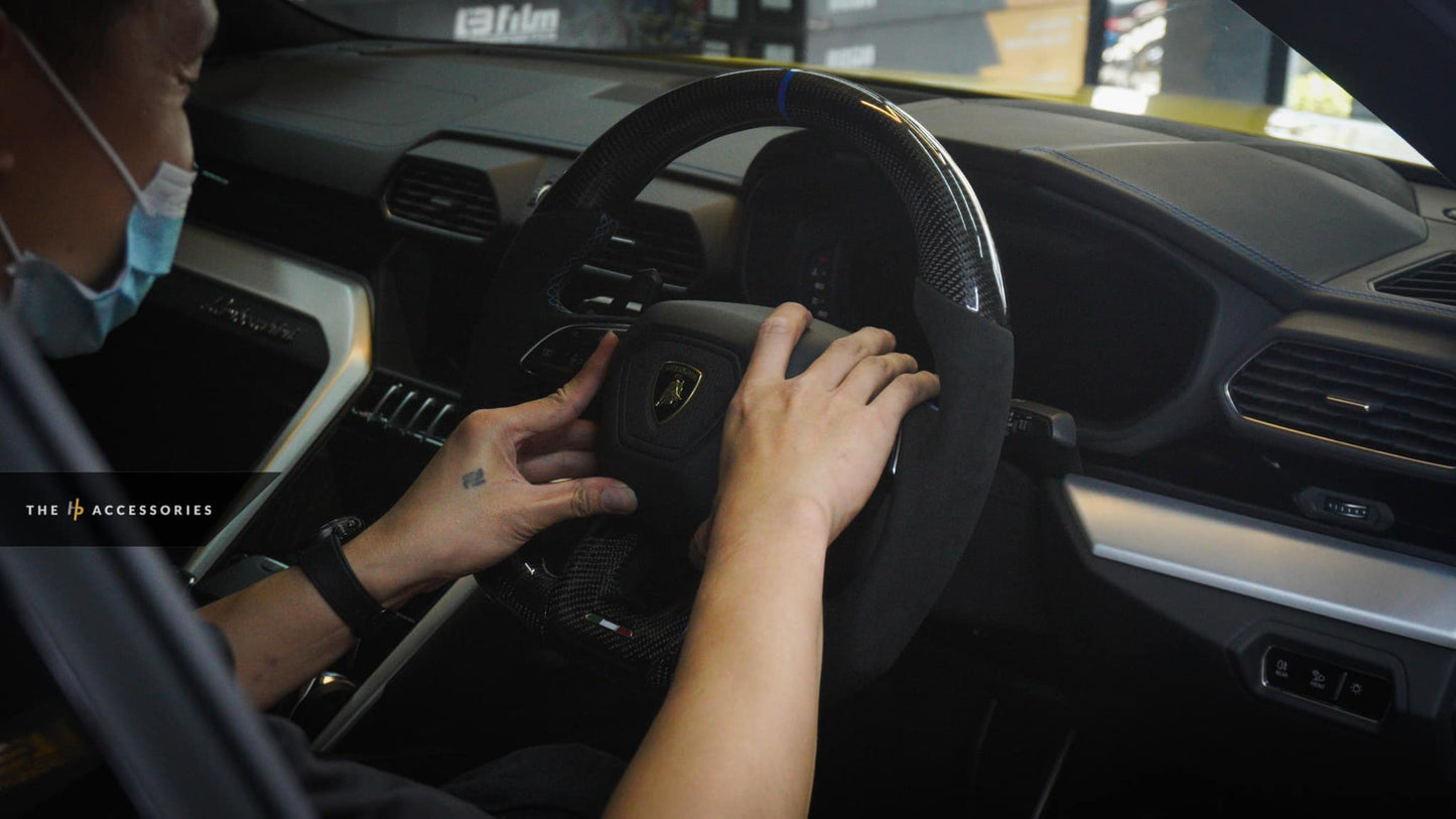 Lamborghini Urus Dry Carbon Interior & Carbon Steering Wheel