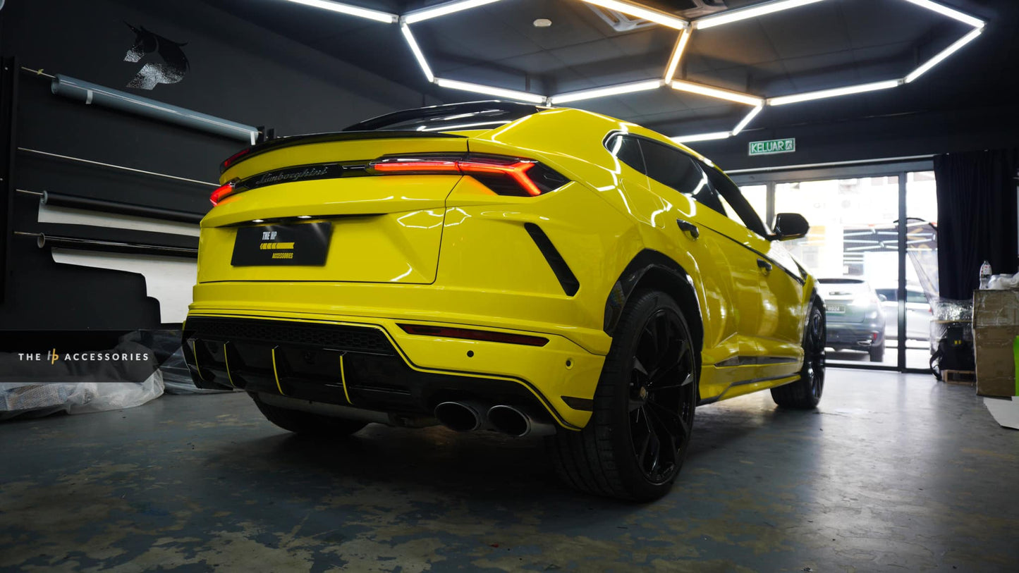 Lamborghini Urus Dry Carbon Interior & Carbon Steering Wheel